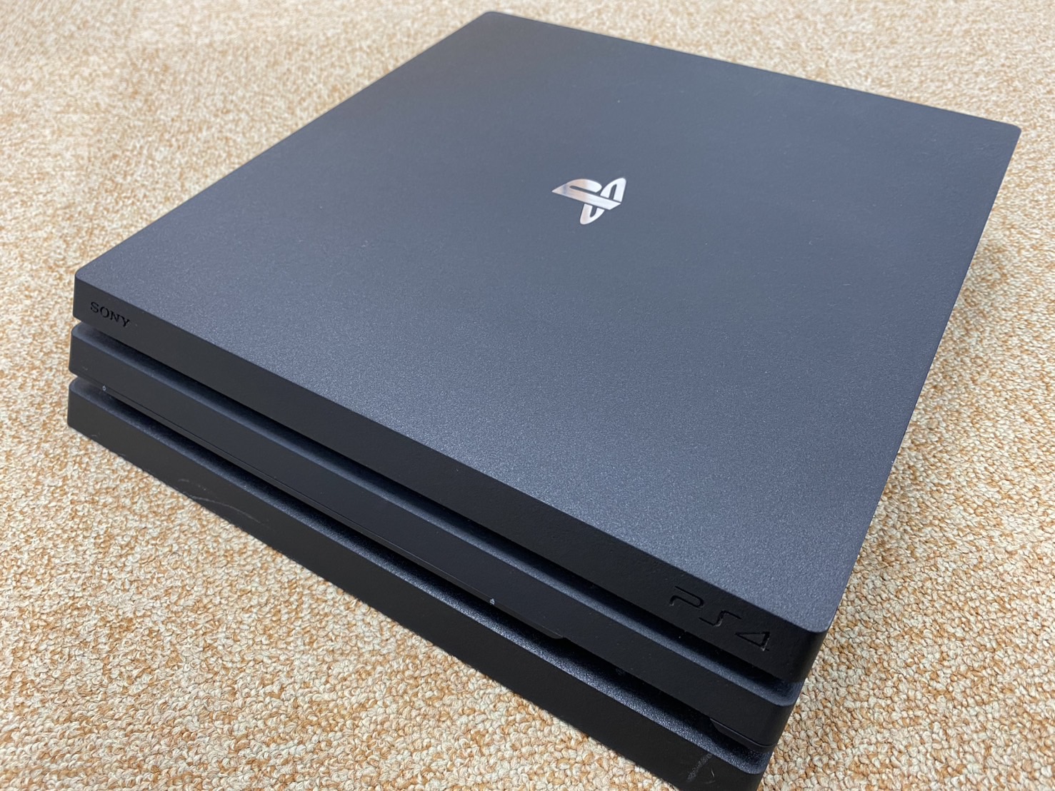 SIE プレイステーション4 Pro CUH-7100BB01 [1TB ジェット・ブラック]　※本体、電源、HDMI、コントローラー２台中古【動作確認済み】